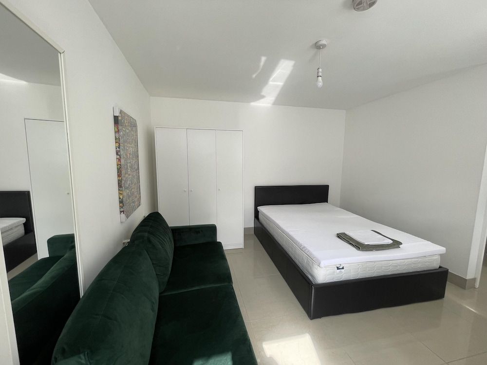 undefined Immaculate 1-bed Studio in London 5