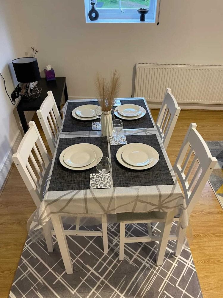 undefined Sleek & Cosy 1BD Flat - Mile End