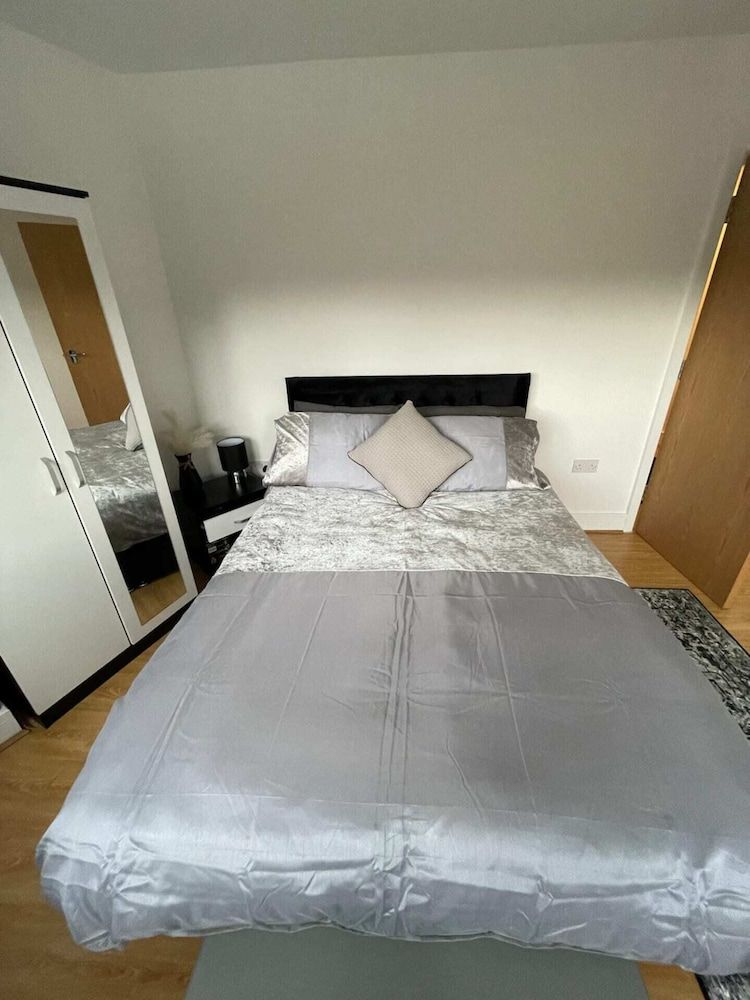 undefined Sleek & Cosy 1BD Flat - Mile End 3