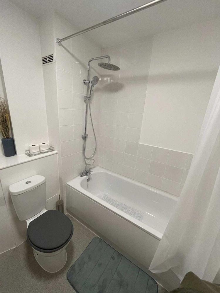 undefined Sleek & Cosy 1BD Flat - Mile End 8