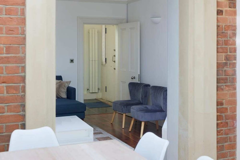 undefined The Woolwich Retreat - Enticing 5bdr House With Parking 8