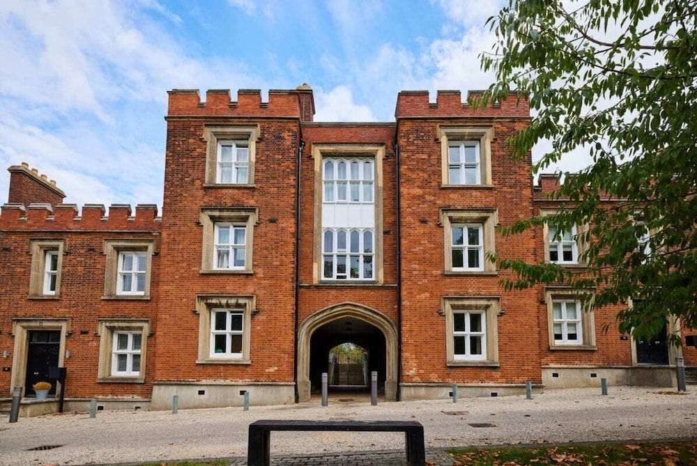 undefined The Woolwich Retreat - Enticing 5bdr House With Parking 4