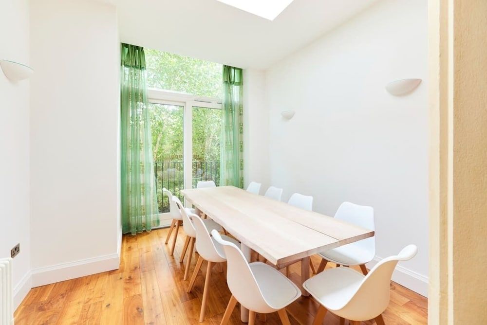 undefined The Woolwich Retreat - Enticing 5bdr House With Parking 7