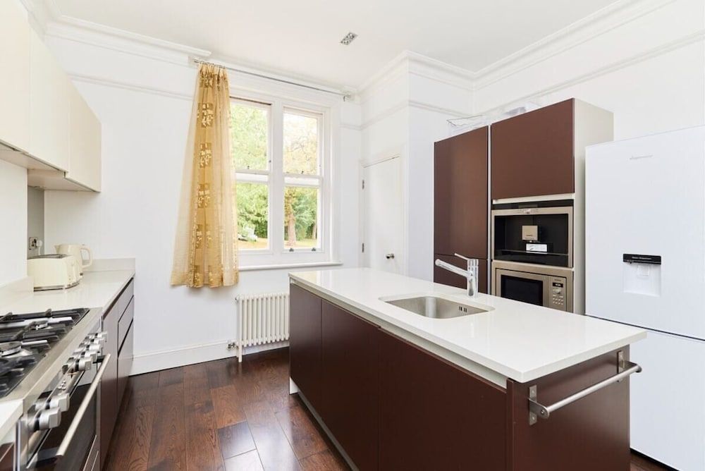 The Woolwich Retreat - Enticing 5bdr House With Parking House (5 Bedrooms) 4