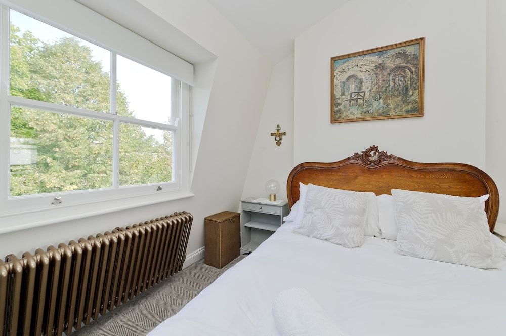 undefined Spacious Family House With Garden Near Battersea Park by Underthedoormat 4