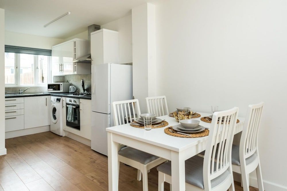 undefined Sleek and Stylish 2BD Home With a Garden Anerley 5