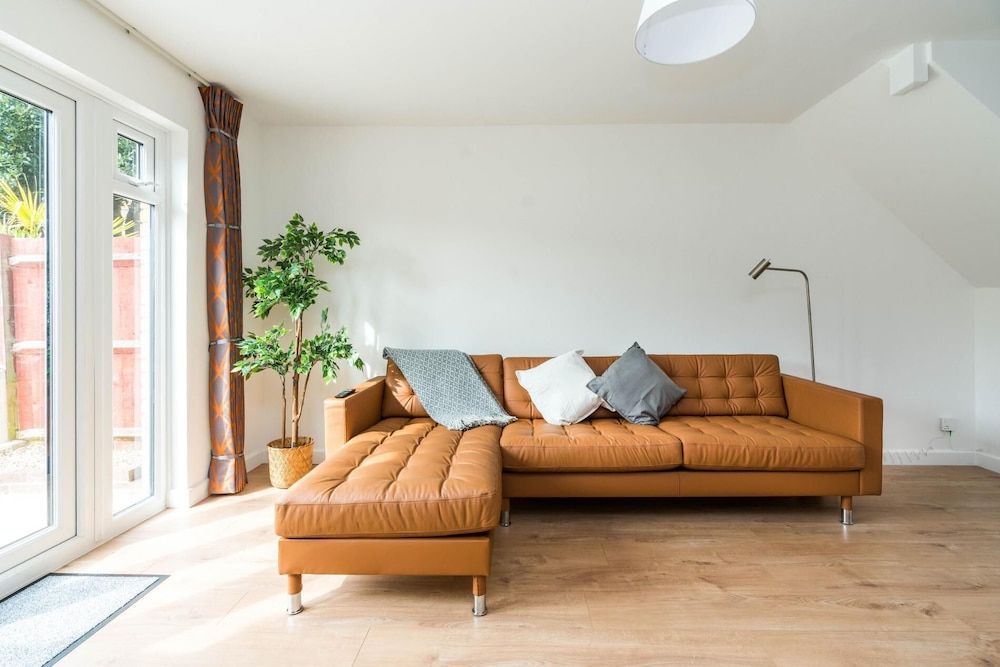 undefined Sleek and Stylish 2BD Home With a Garden Anerley 2