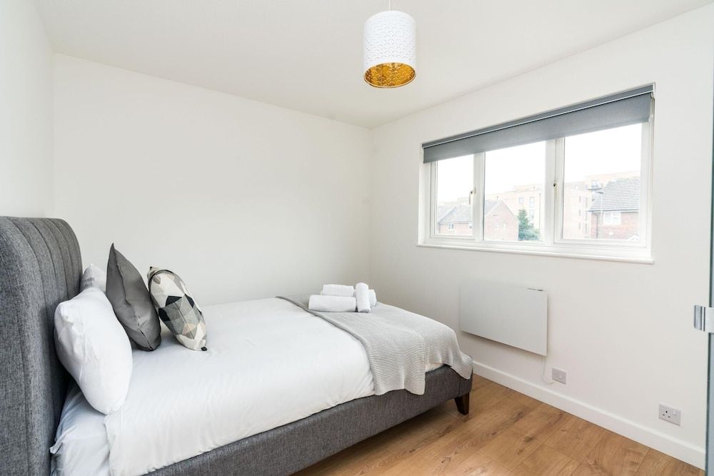 undefined Sleek and Stylish 2BD Home With a Garden Anerley 9