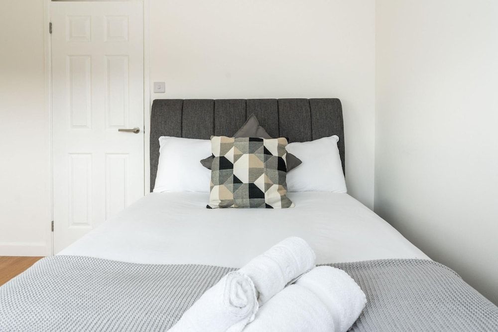 undefined Sleek and Stylish 2BD Home With a Garden Anerley 10