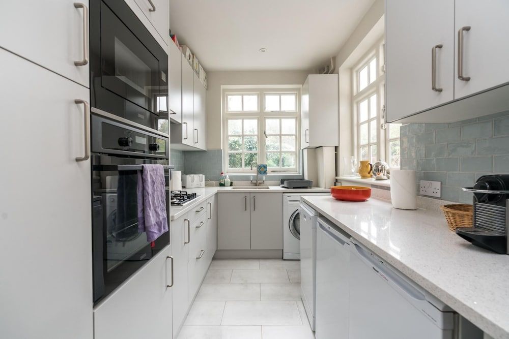 Charming 2BD Garden House - Hammersmith House (2 Bedrooms) 7