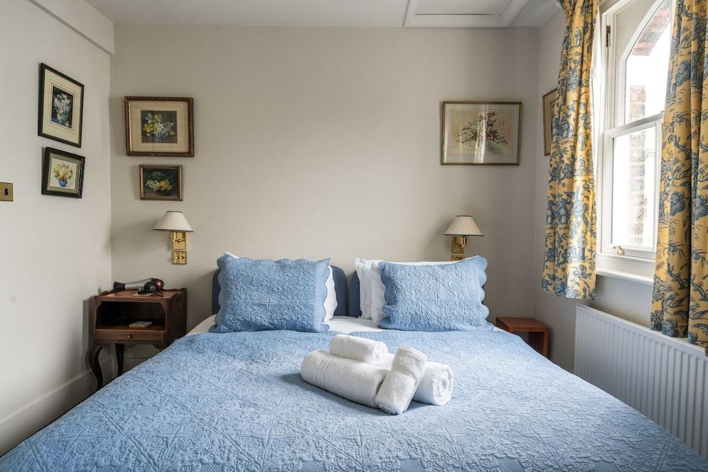 undefined Charming 2BD Garden House - Hammersmith 8