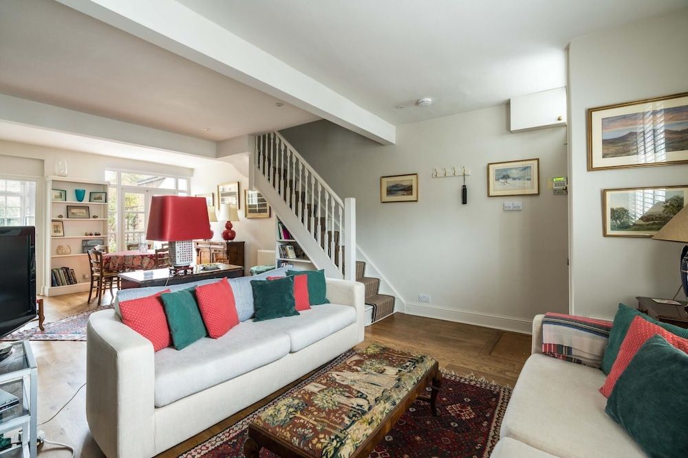 Charming 2BD Garden House - Hammersmith House (2 Bedrooms) 8