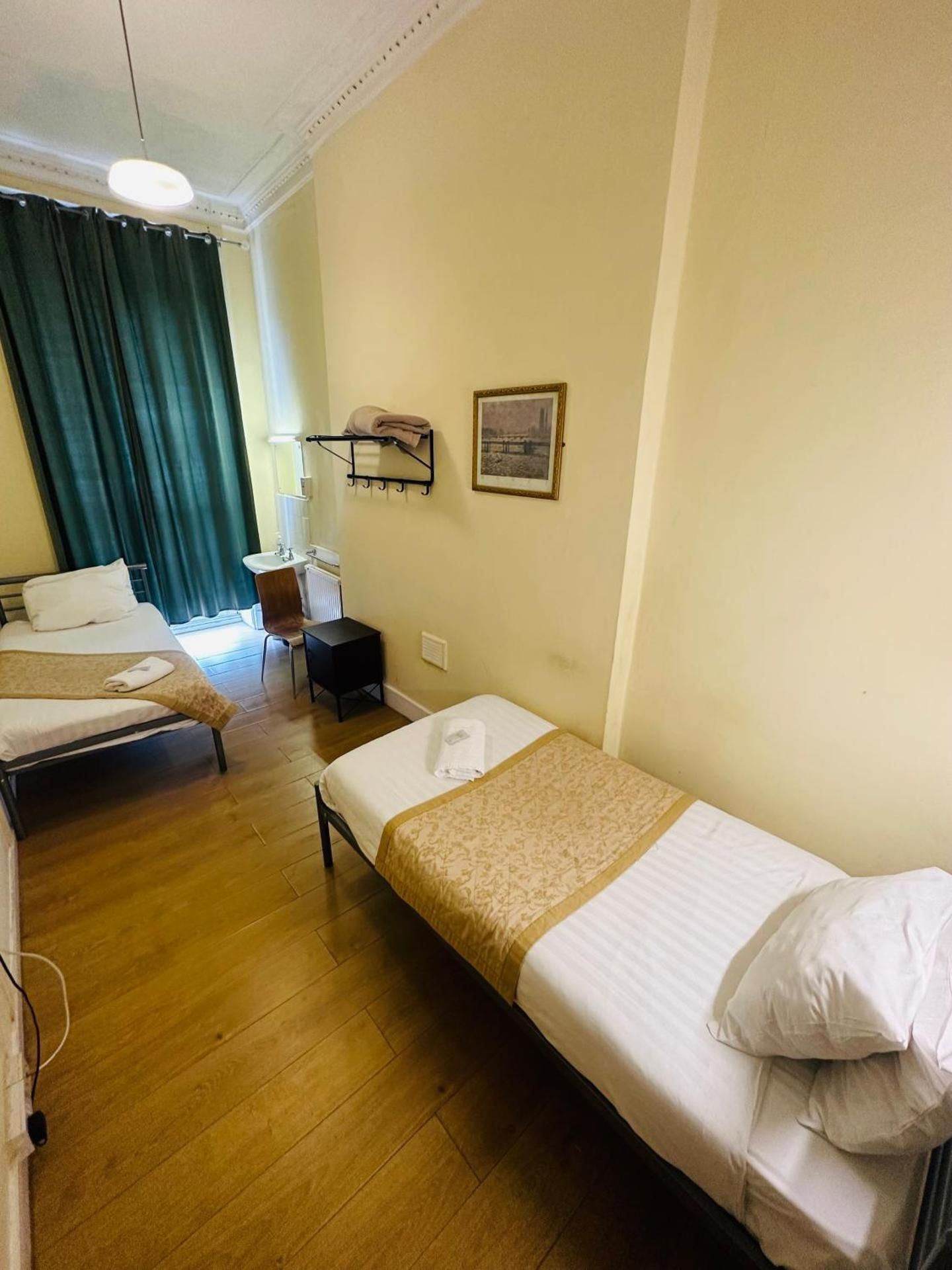 Basic Twin Room with Shared Bathroom