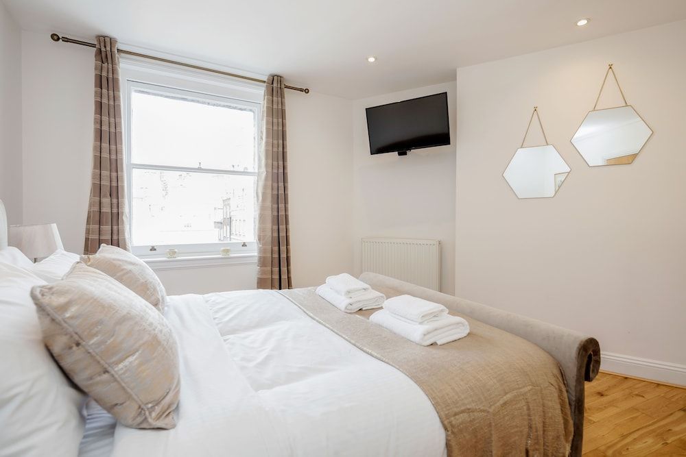 undefined Great Mayfair Apartment - Sleeps 6 8