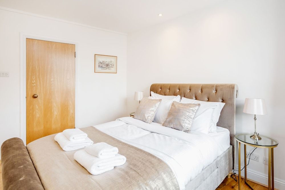undefined Great Mayfair Apartment - Sleeps 6 7
