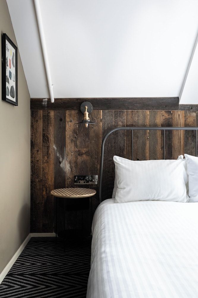 Publove The Rose & Crown Standard Double Room 2