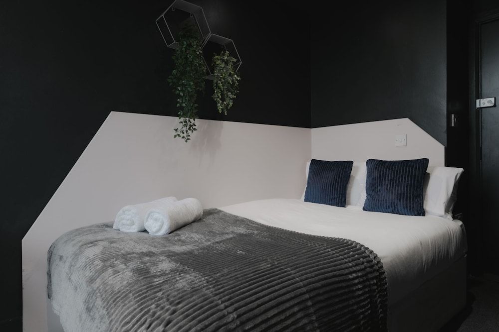 Amsterdam Hotel Double Room, Ensuite (Compact) 4