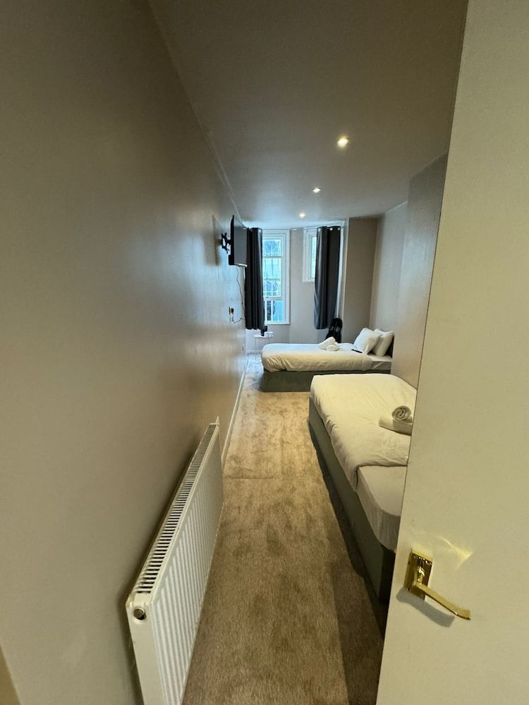 Amsterdam Hotel Standard Twin Room, Ensuite