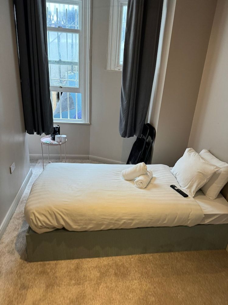 Amsterdam Hotel Standard Twin Room, Ensuite 2