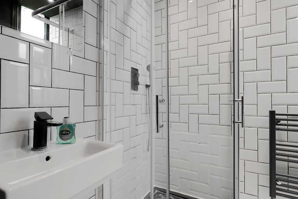 Amsterdam Hotel Double Room, Ensuite (Compact) 8