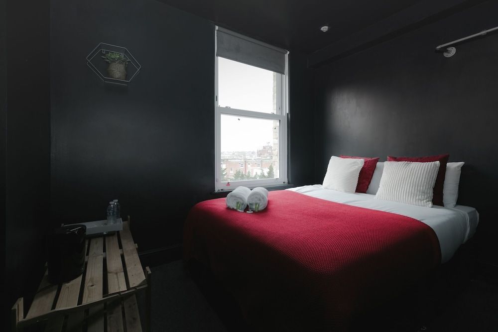 Amsterdam Hotel Double Room, Ensuite (Compact) 2