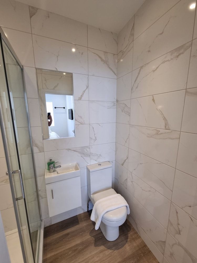 Hotel CG London Deluxe Double Room 3