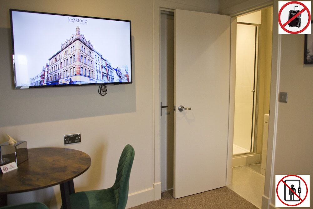 Keystone House Apartment room 5