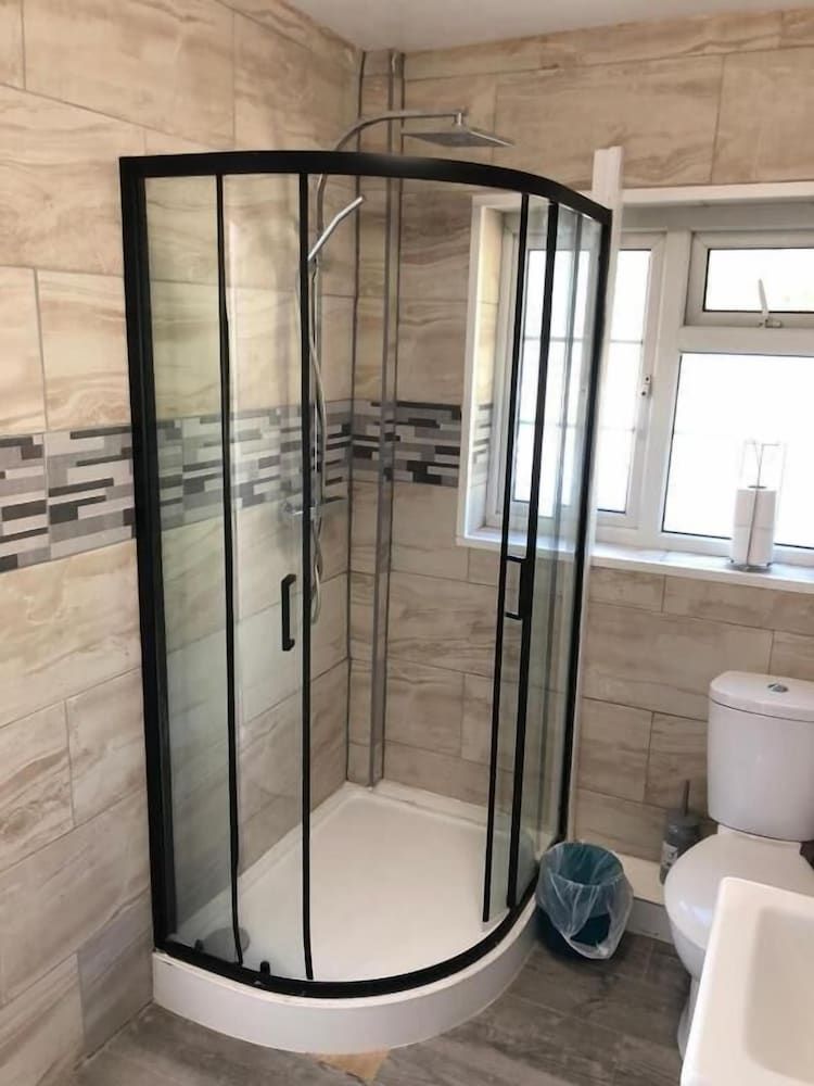 Featherstone Court Deluxe Double Room 11