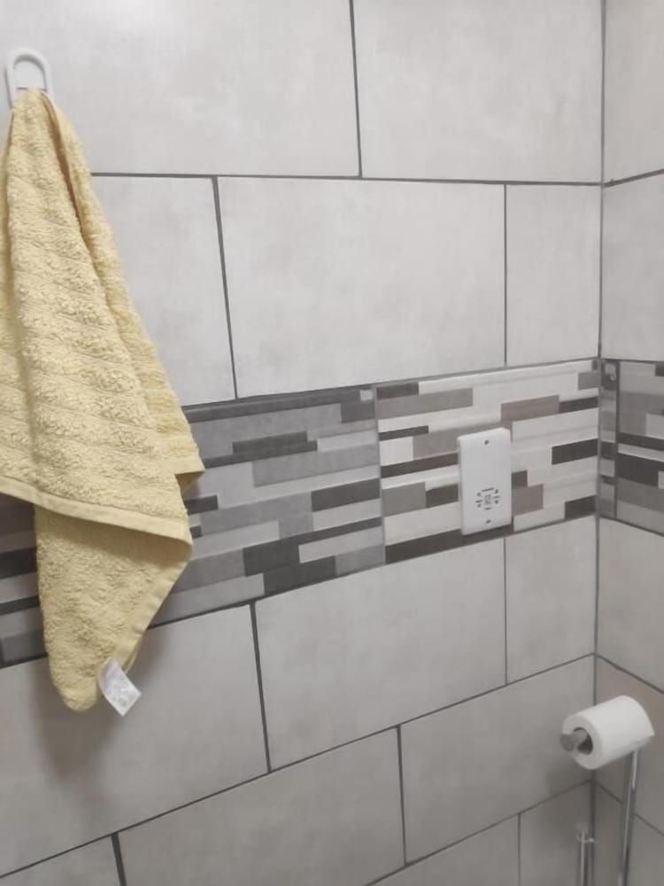 Featherstone Court Standard Double Room 4