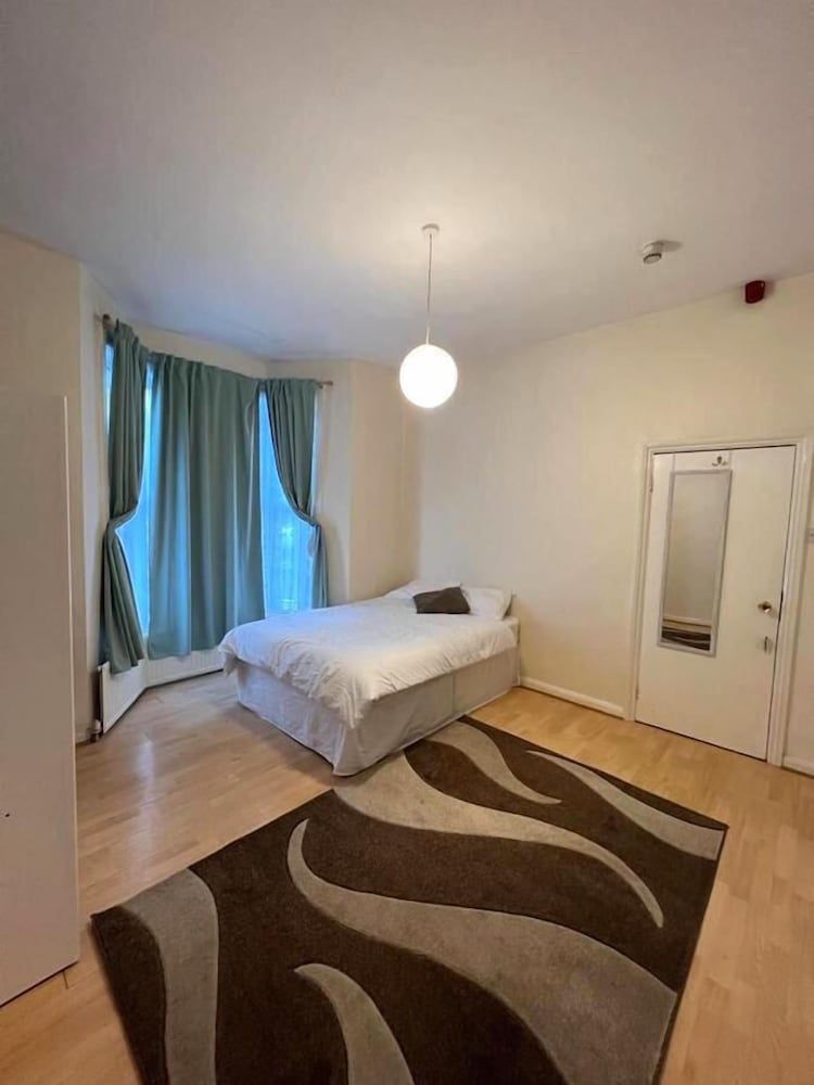 undefined Bruce Rooms 2