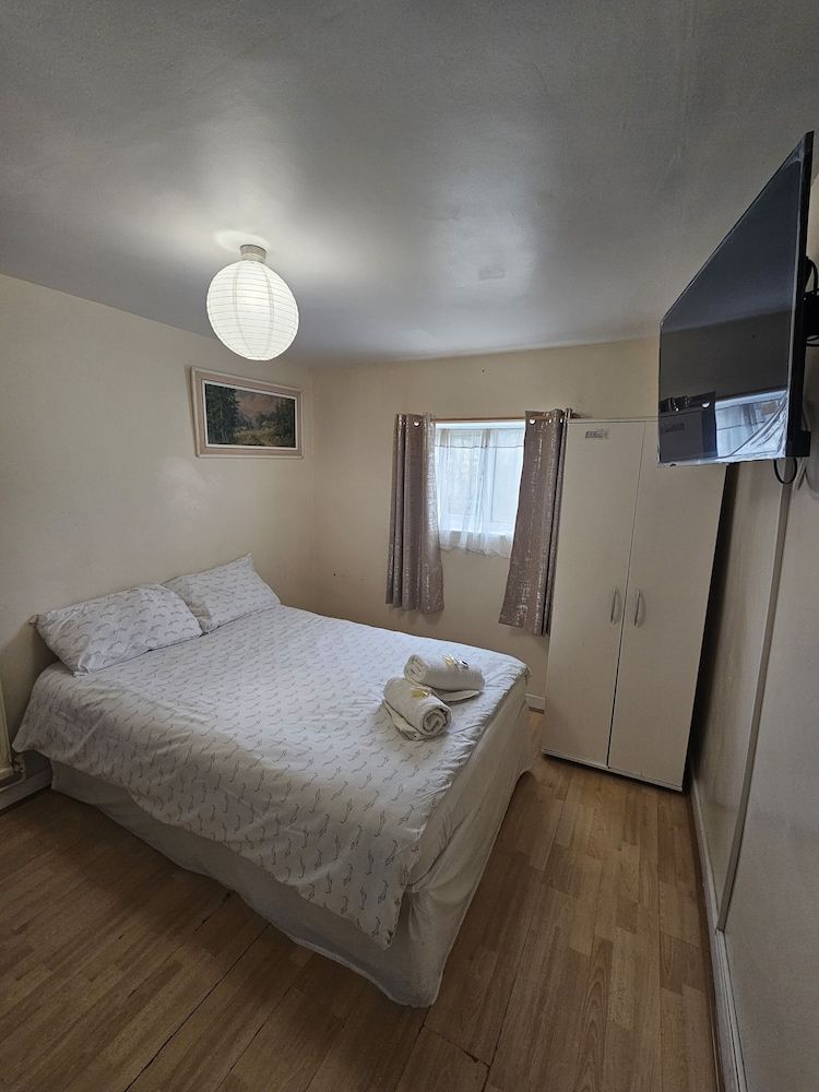 Bruce Rooms Single Room 9