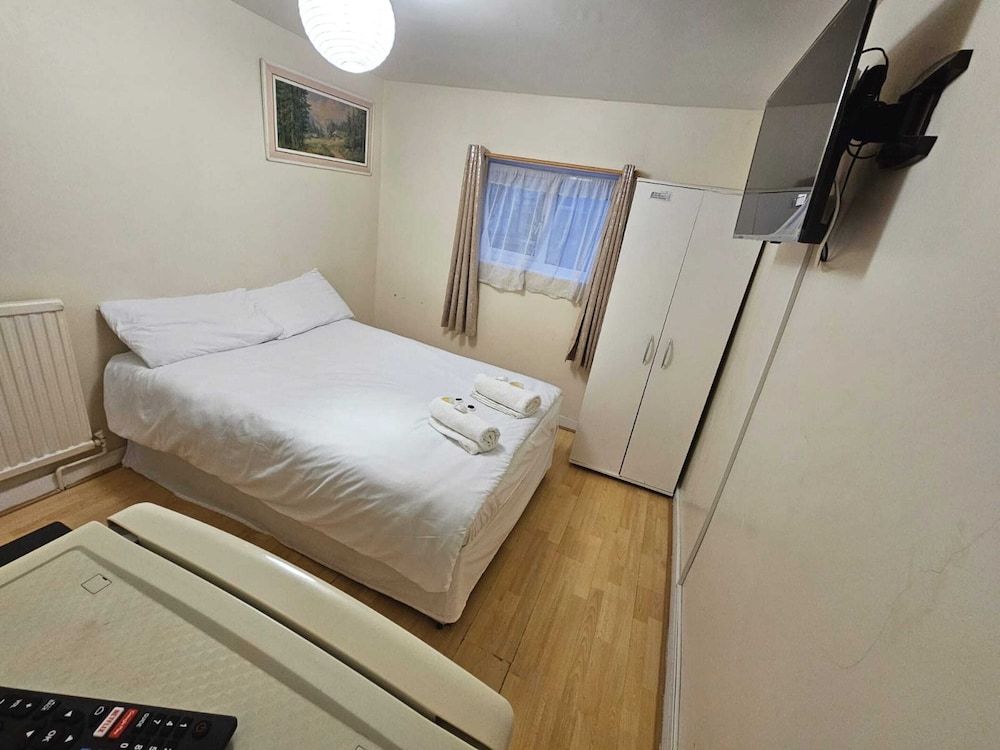 Bruce Rooms Single Room 6