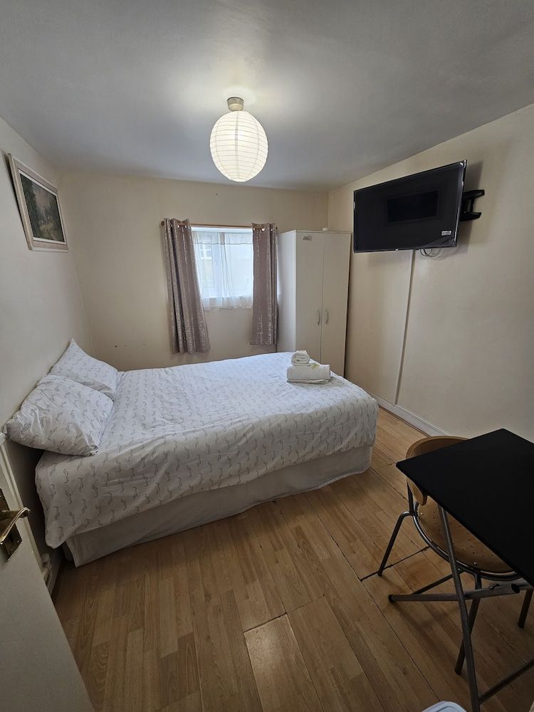 Bruce Rooms Single Room 10