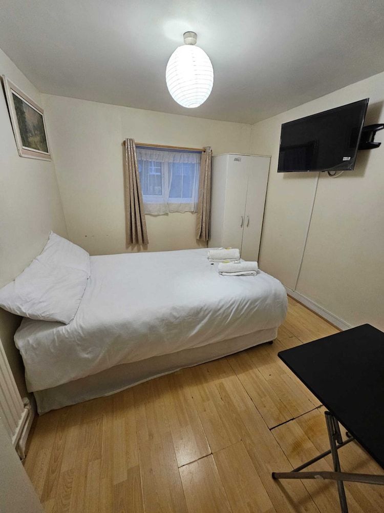 Bruce Rooms Single Room 8