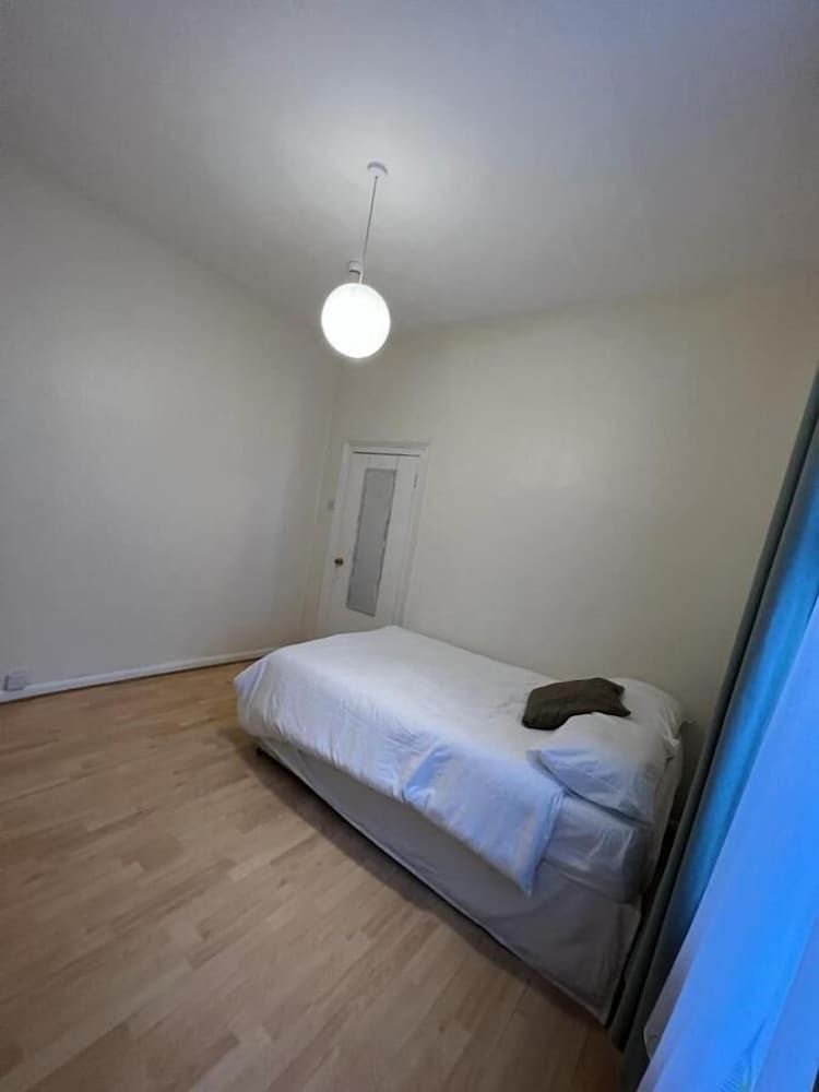 undefined Bruce Rooms 3