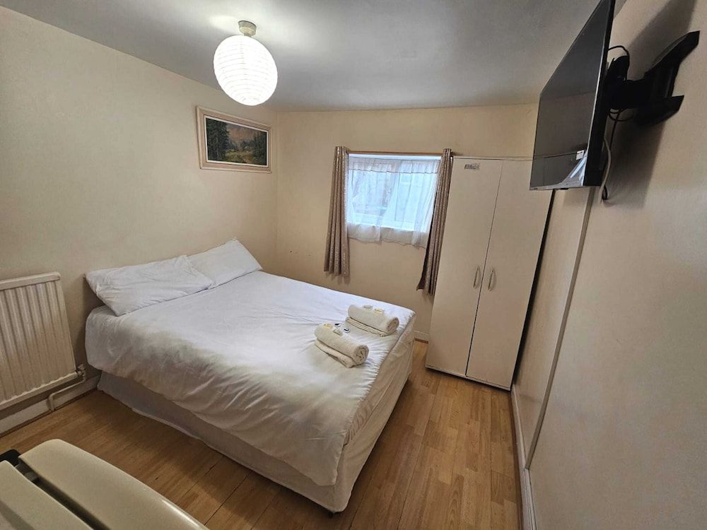 Bruce Rooms Single Room 7