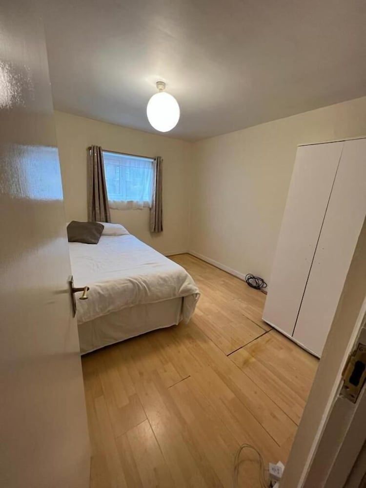 undefined Bruce Rooms 9