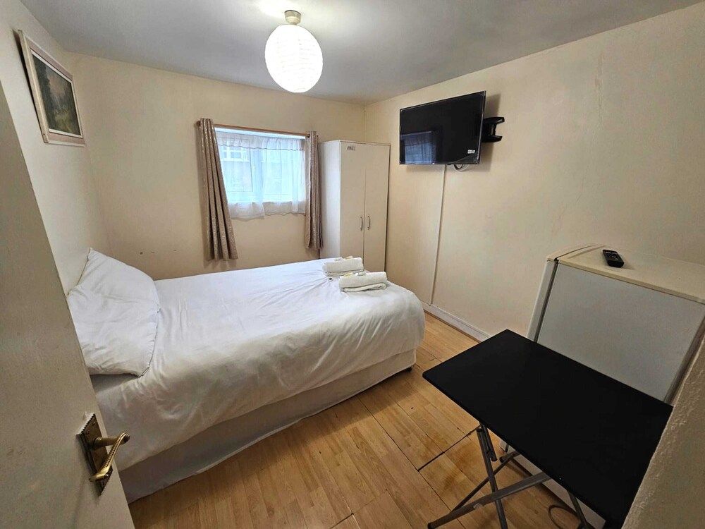 Bruce Rooms Single Room 11