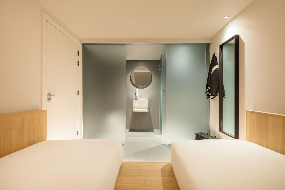 undefined Zedwell Underground Hotel Tottenham Court Road 10