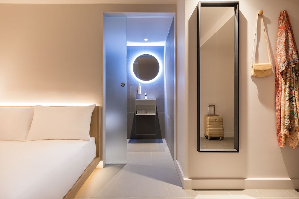 undefined Zedwell Underground Hotel Tottenham Court Road 4