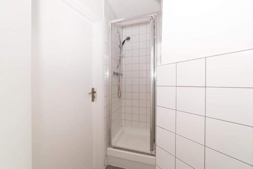 Diana Hotel Near Wembley Self Serviced Apartments Deluxe Double Room 4