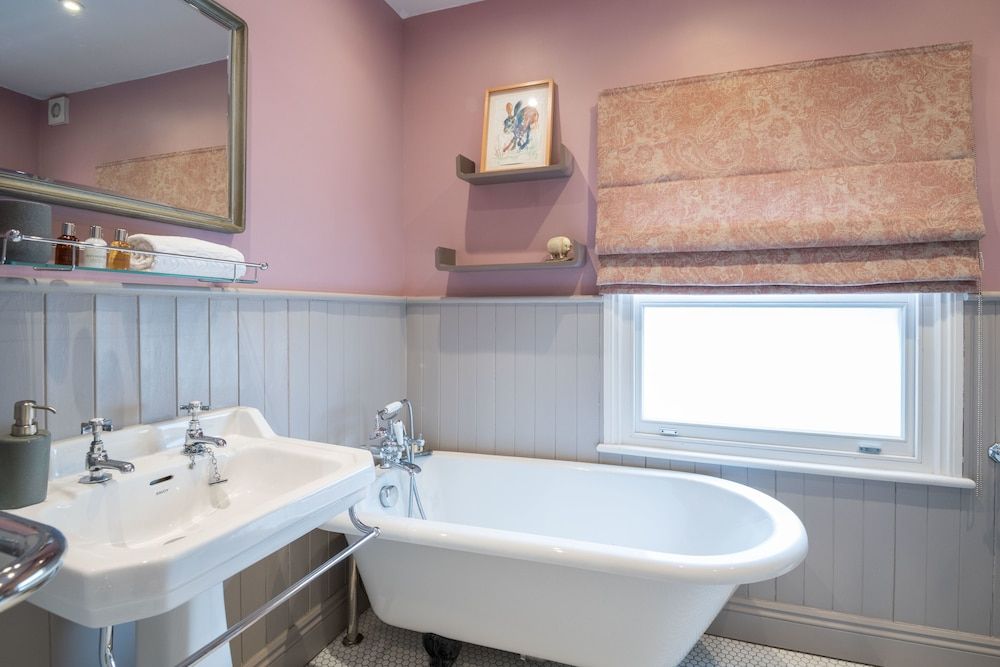 Immaculate Designer Home in Wandsworth House, 4 Bedrooms 36