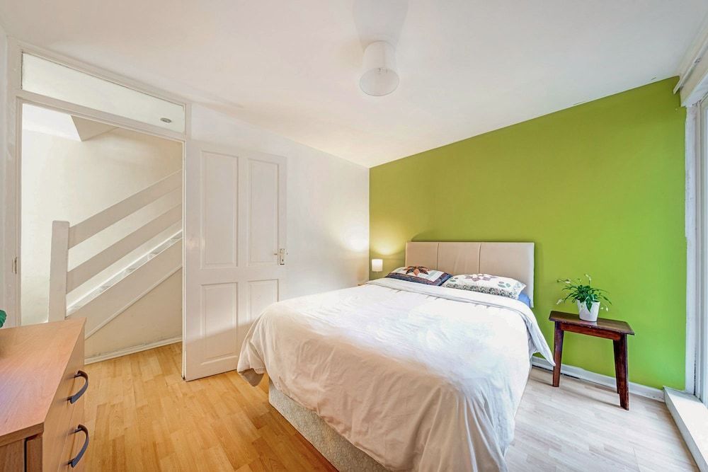 undefined Heath Road 8