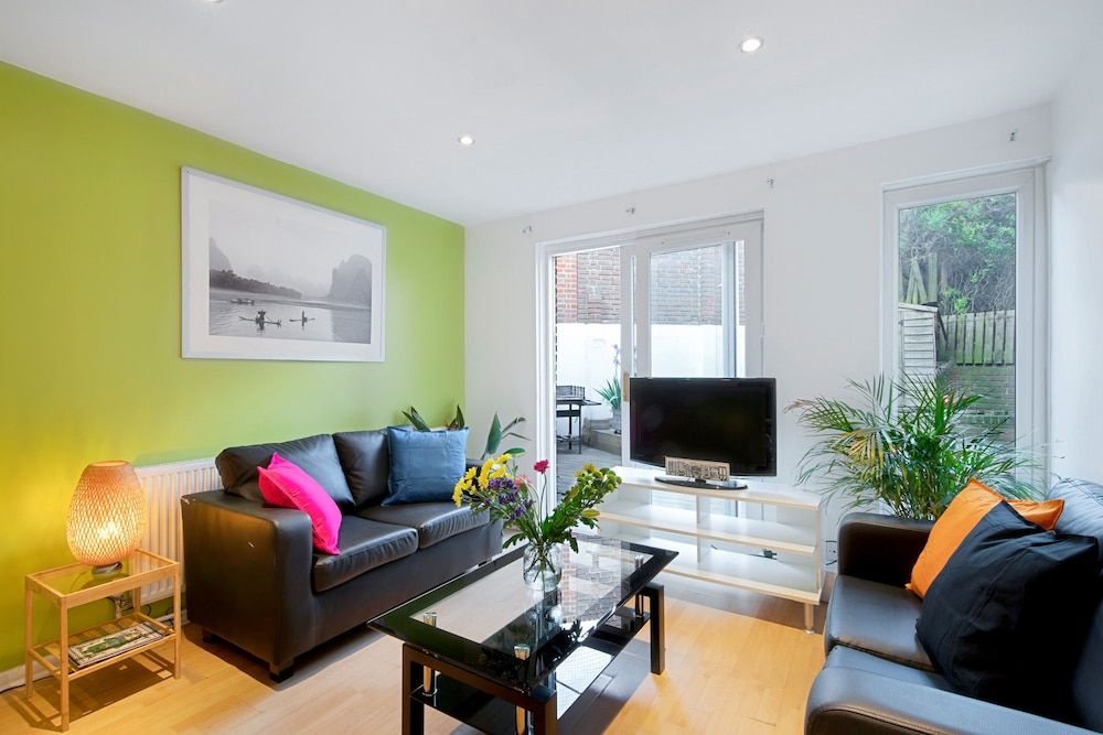 undefined Heath Road