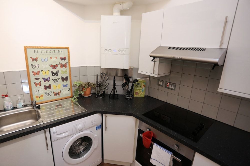 3 Beds 2 Baths Oxford Circus House, 3 Bedrooms 11