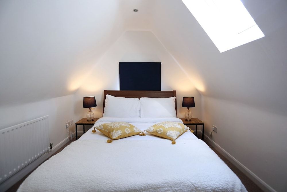 3 Beds 2 Baths Oxford Circus House, 3 Bedrooms 5