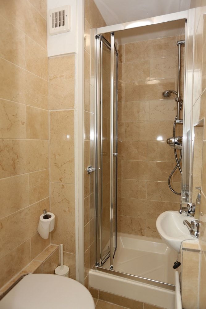 3 Beds 2 Baths Oxford Circus House, 3 Bedrooms 8