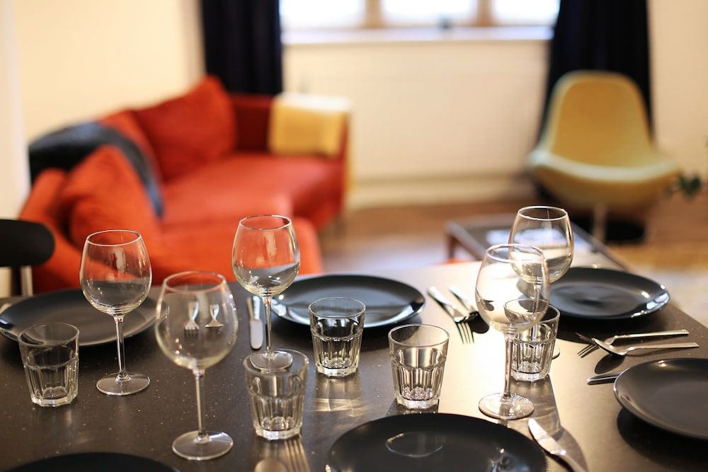 3 Beds 2 Baths Oxford Circus House, 3 Bedrooms 12