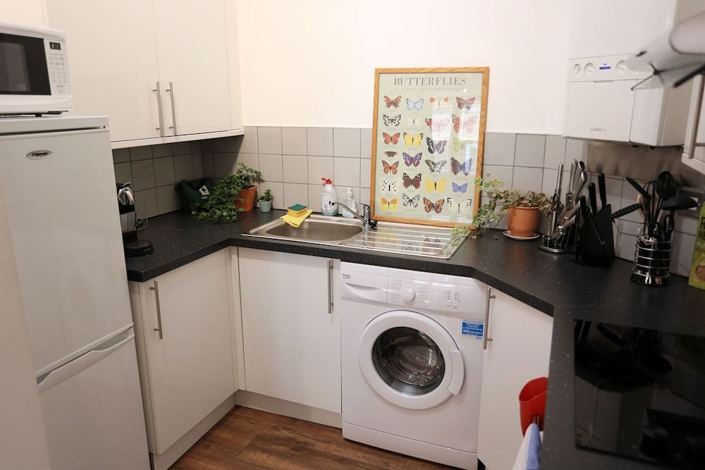 3 Beds 2 Baths Oxford Circus House, 3 Bedrooms 9