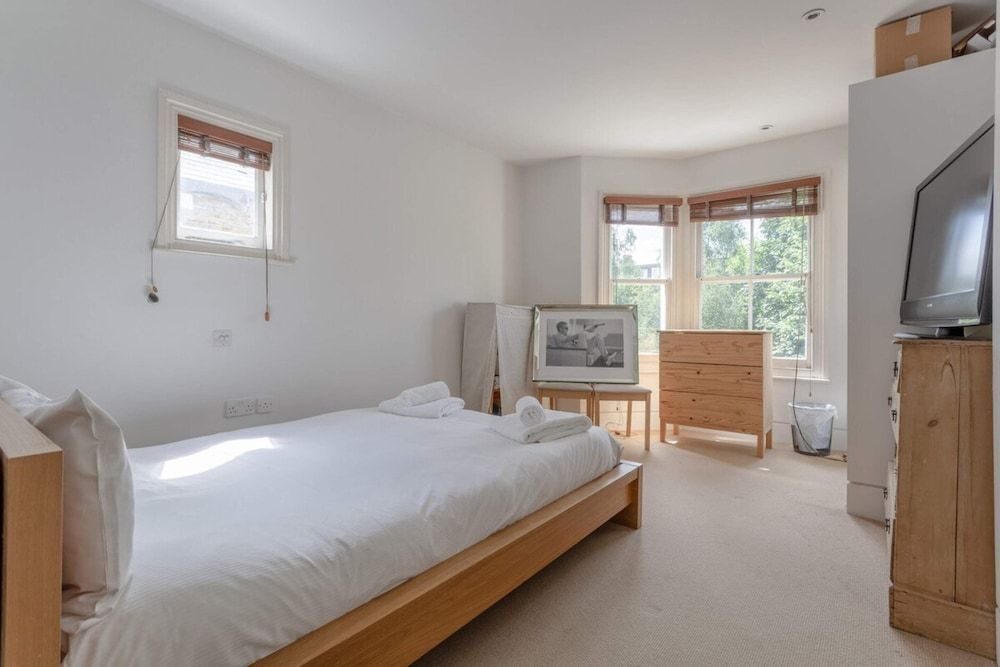 undefined Large Modern Maisonette in Southfields 6